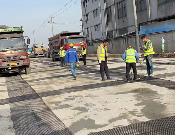 磐安老材料的新故事：玻璃纤维土工格栅如何在‘白改黑’浪潮中重获新生？
